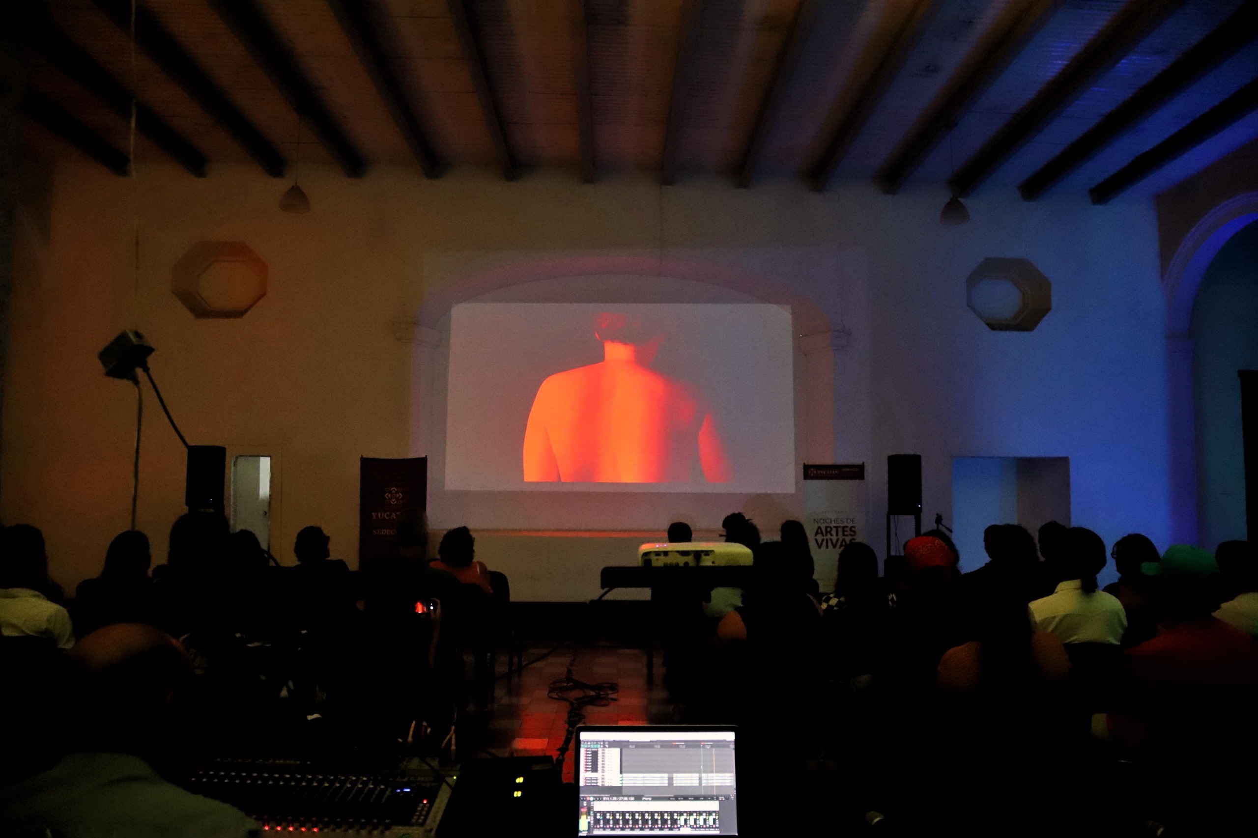Juventud y arte sonoro transforman el Centro de Artes Visuales en una experiencia inmersiva