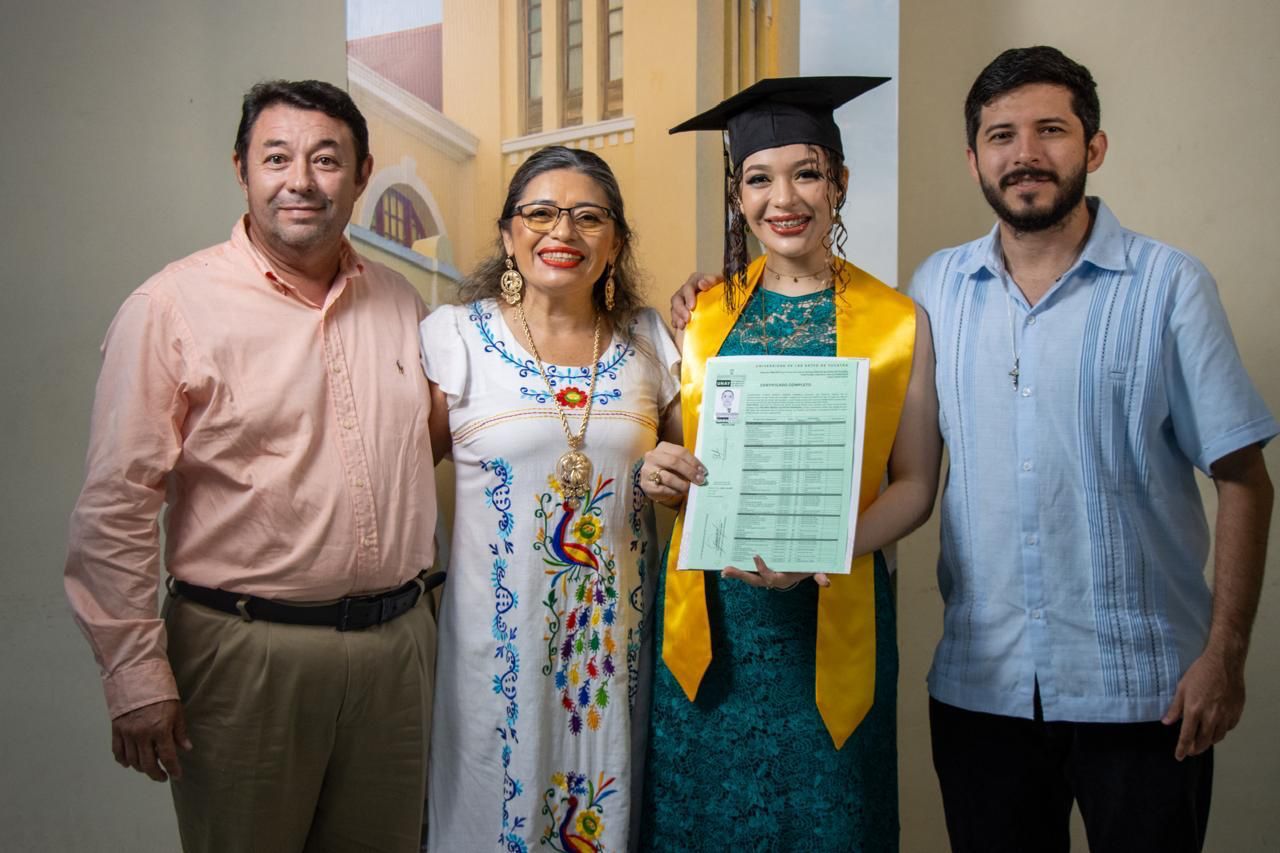 Nuevas generaciones de artistas egresan de la UNAY para impulsar la cultura