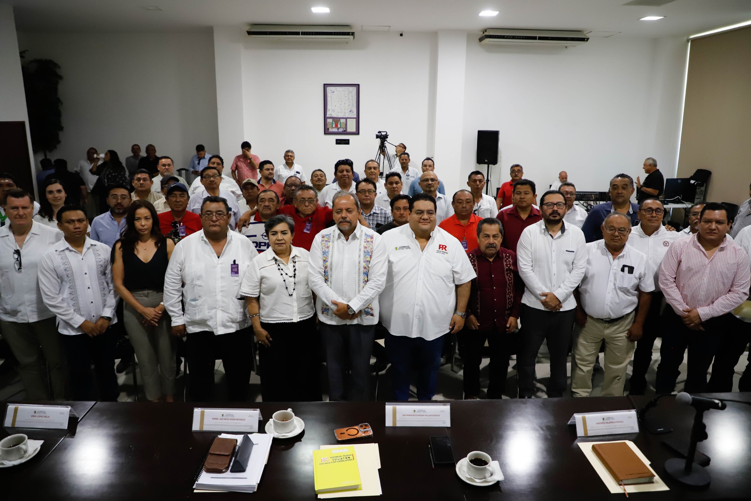 Congreso del Estado recibe a agrupaciones de taxistas de Yucatán